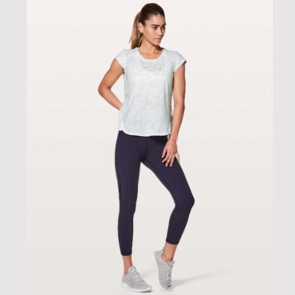 Lululemon Just Pleat It Short Sleeve Athletic Running Tee Shirt Top Size 8? EUC - Picture 6 of 10